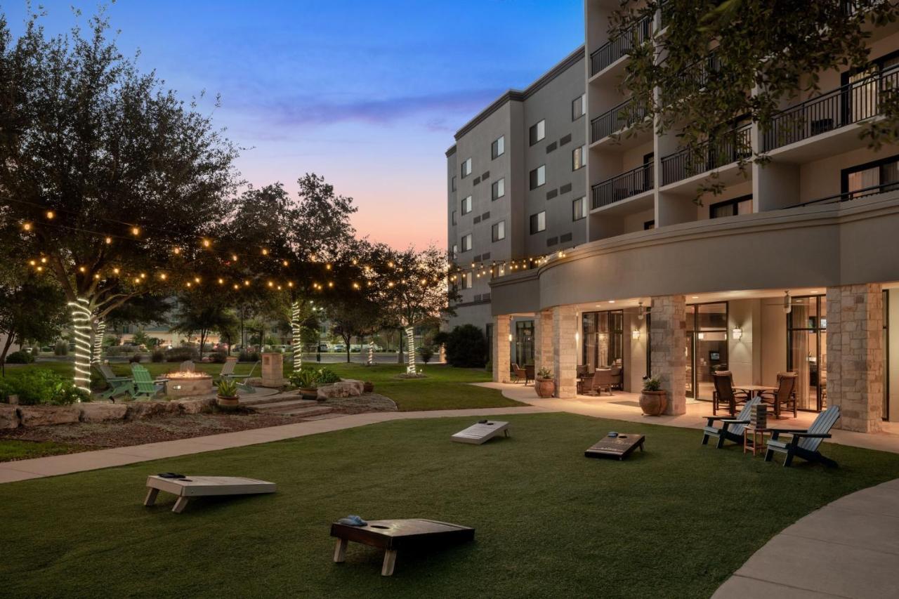 Residence Inn By Marriott San Antonio Six Flags At The Rim Exteriér fotografie