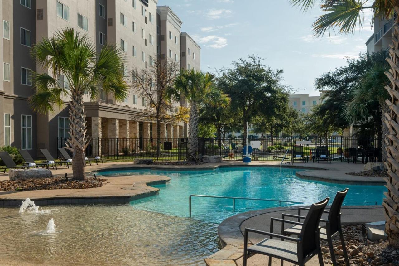Residence Inn By Marriott San Antonio Six Flags At The Rim Exteriér fotografie